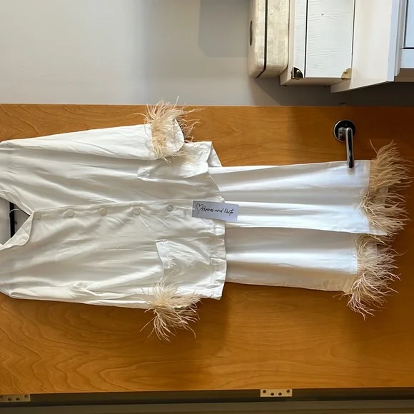 NWT! White feather pajamas with tan feathers. Perfect for brides big day - Picture 4 of 4